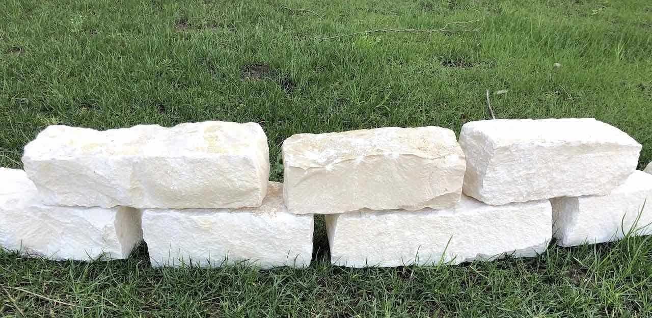 pn-MBAIU-mattoncini-blocchetti-binderi-in-pietra-naturale-per-aiuole-e-bordure-trani-offerte-e Mattoncini-blocchetti-binderi in pietra naturale per aiuole e bordure - immagine 1