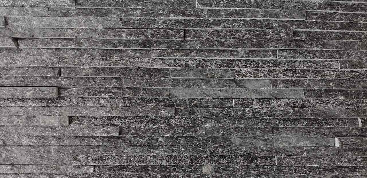 pn-RQNSL-rivestimento-in-pietra-quarzite-nera-slim Rivestimento in pietra "QUARZITE NERA SLIM Z" - immagine 1