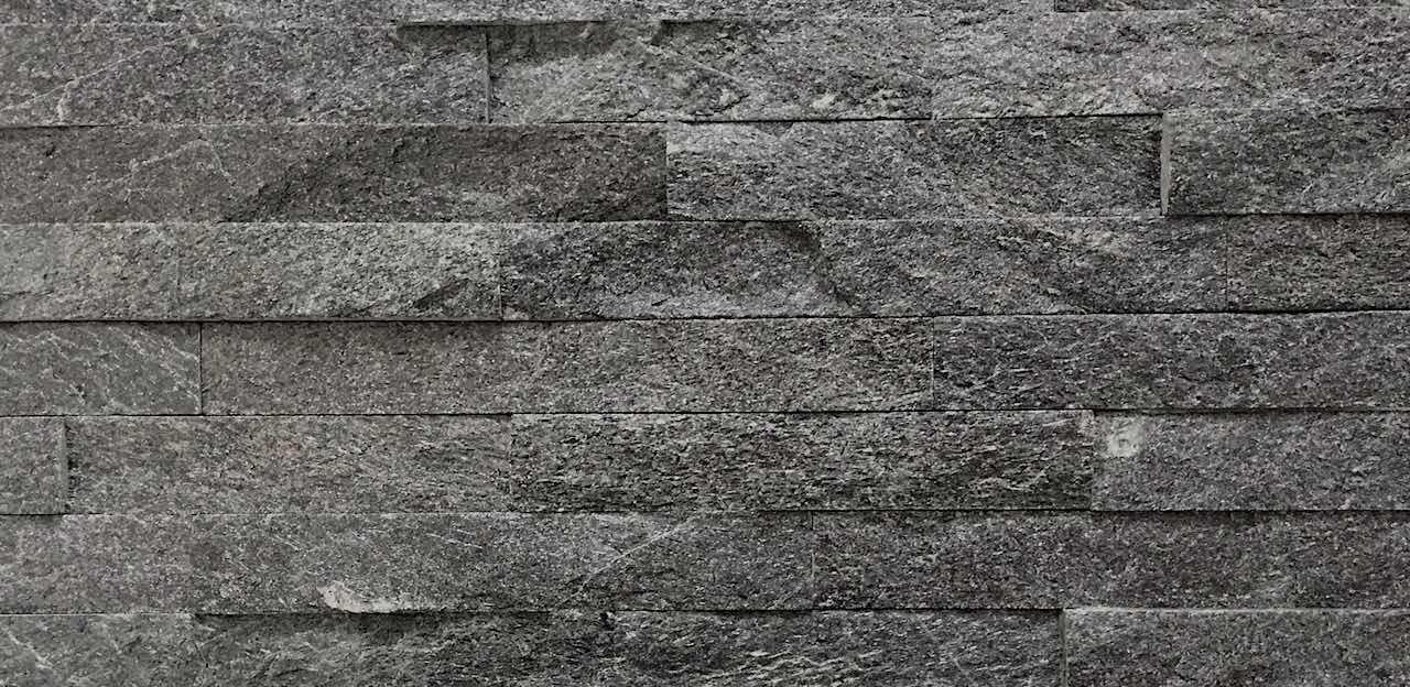 pn-RQUNE1555-rivestimento-pietra-quarzite-nera Rivestimento in pietra " QUARZITE NERA 15cm x 55cm" - immagine 1